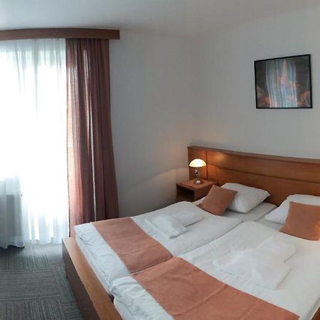 Hotel Restavracija In Prenocisca Carda Martjanci Exteriér fotografie