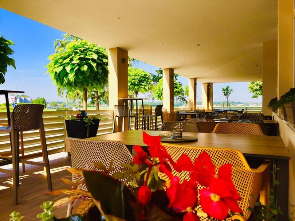 Hotel Restavracija In Prenocisca Carda Martjanci Exteriér fotografie