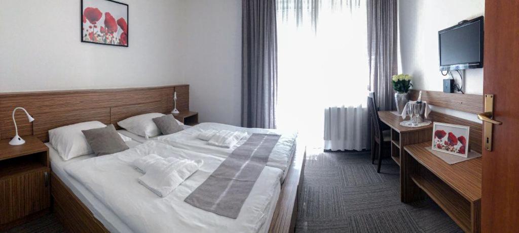 Hotel Restavracija In Prenocisca Carda Martjanci Exteriér fotografie