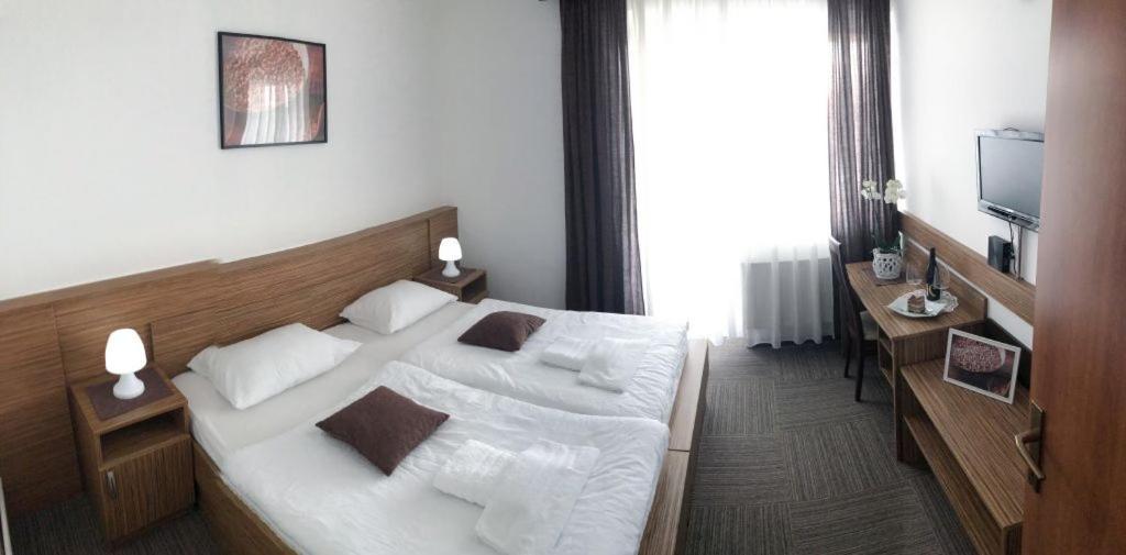 Hotel Restavracija In Prenocisca Carda Martjanci Exteriér fotografie