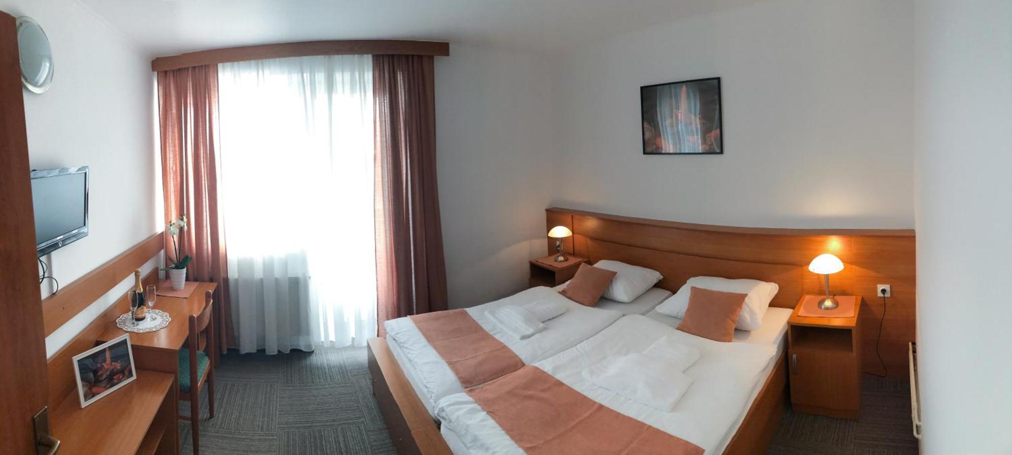 Hotel Restavracija In Prenocisca Carda Martjanci Exteriér fotografie