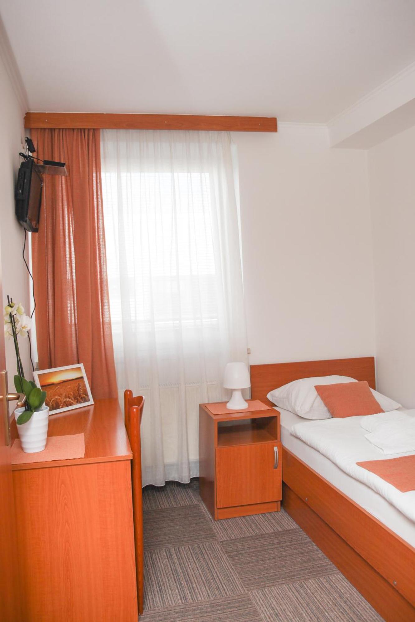 Hotel Restavracija In Prenocisca Carda Martjanci Exteriér fotografie